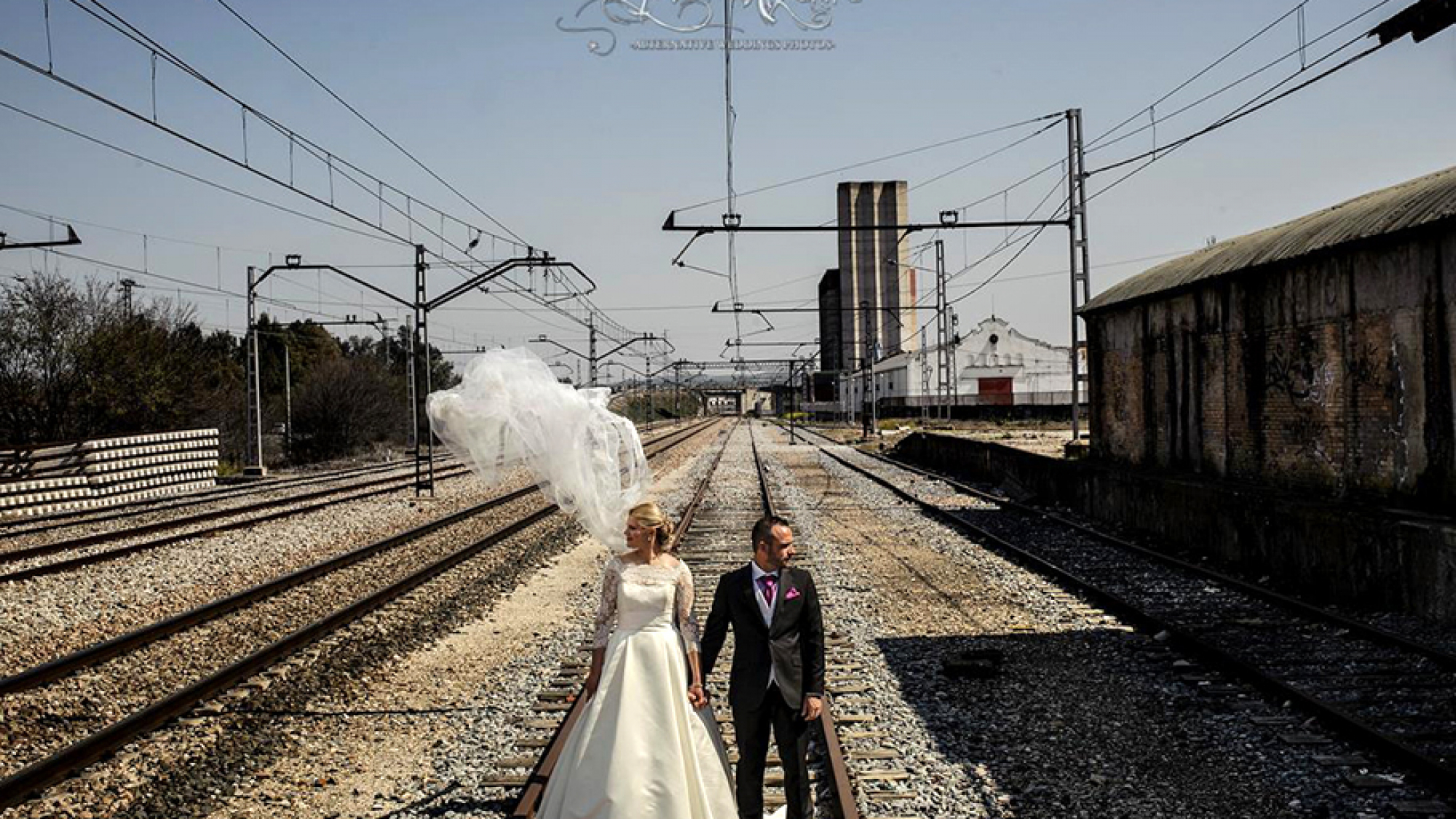 Boda en las vias de tren