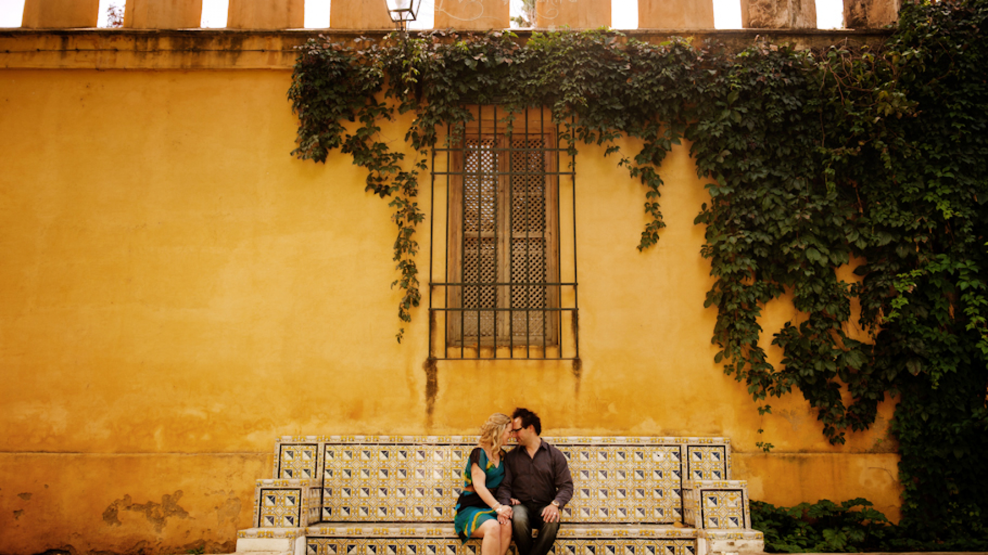 Sesión-Preboda-Boda-Sevilla-Catedral-Puente-Triana-Tranvía-Barrio-La-Cruz-10